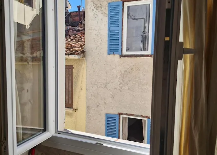 Cozy Old Town Апартаменты *